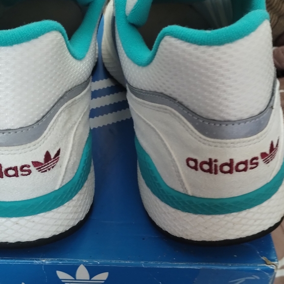 Adidas - Picture 3 of 4
